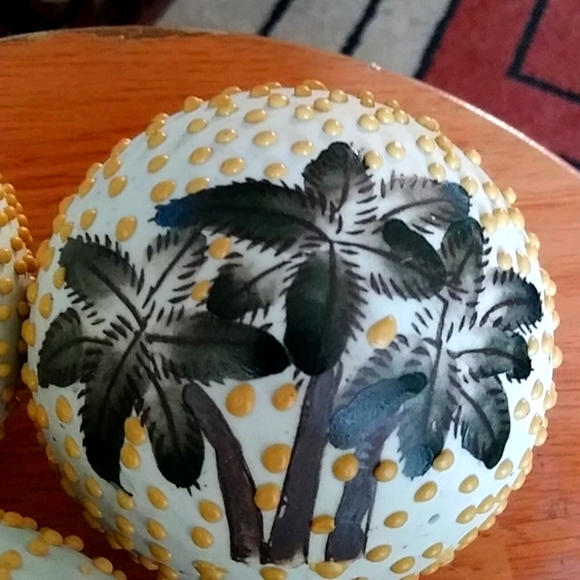 3 pc.Decor painted balls - Picture 2 of 3